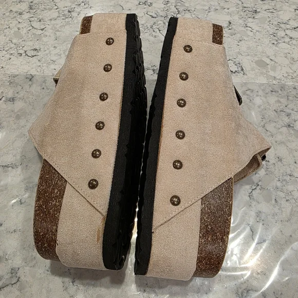 Sheln Women's Wide Fit Open Toe Double Buckle Cork Footbed Slide Sandals 6 WIDE - Picture 5 of 9